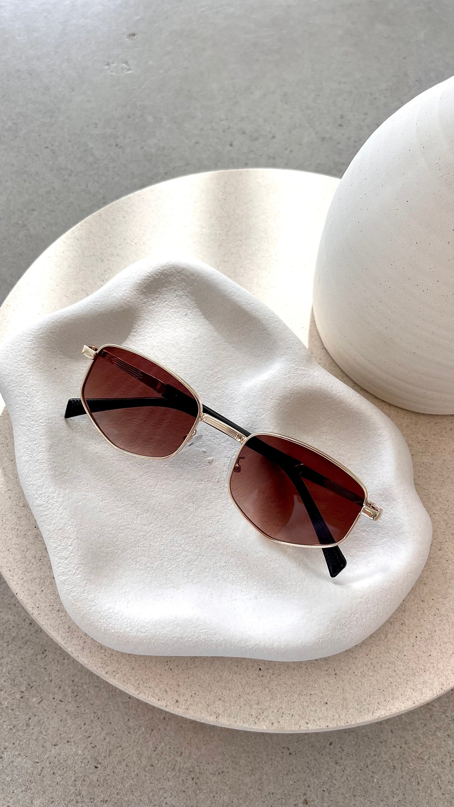 Quinta Sunglasses - Gold / Brown